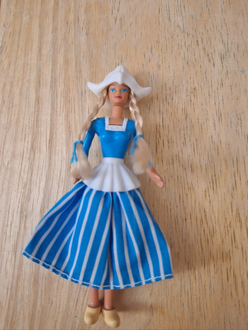 4/20$ McDonalds Happy Meal Barbie 1996 International DUTCH Barbie #1